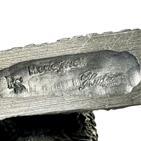 Honeywell Hudson RS Pewter Snow Barn Owl Computer Chip Figurine 3" Paperweight - Picture 6 of 6